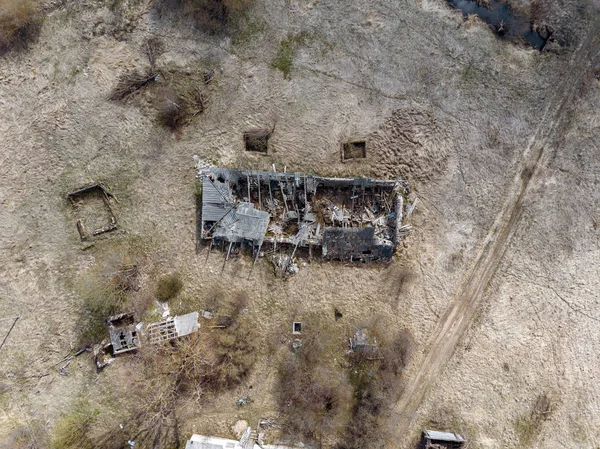 Vista aerea di edifici abitativi rurali abbandonati — Foto Stock