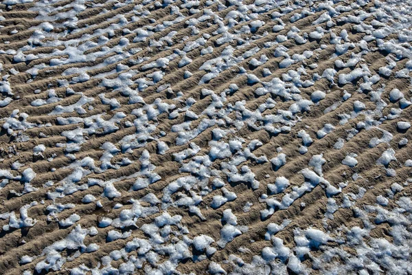 Mrożone tekstury piasku zimą przy plaży morskiej — Zdjęcie stockowe