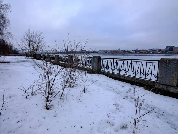 Campos cobertos de neve no campo — Fotografia de Stock