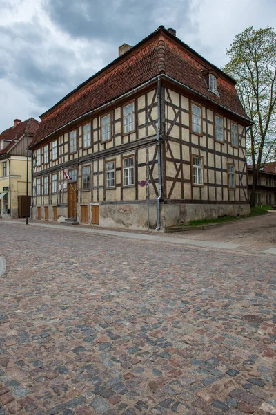 Gebouw Architectuurdetails Van Het Oude Centrum Van Kuldiga Letland Zomertijd — Stockfoto