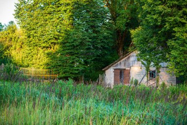 kırsal eski ahşap kalas yapı yapısı