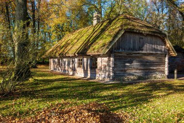 kırsal eski ahşap kalas yapı yapısı