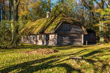 kırsal eski ahşap kalas yapı yapısı
