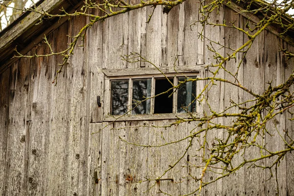 Gammal trä planka byggnadsstruktur på landsbygden — Stockfoto