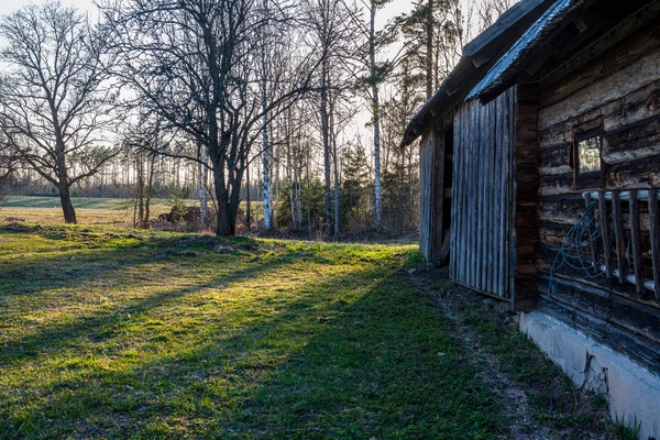 kırsal eski ahşap kalas yapı yapısı