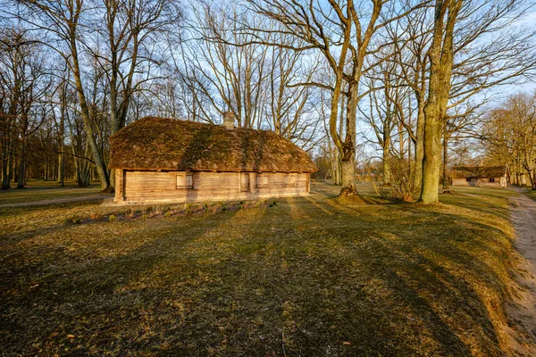 Old wooden plank building structure in countryside — Stock Photo, Image