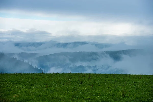 Slovakia Tatra mountain tops in misty weather — Stock Photo, Image
