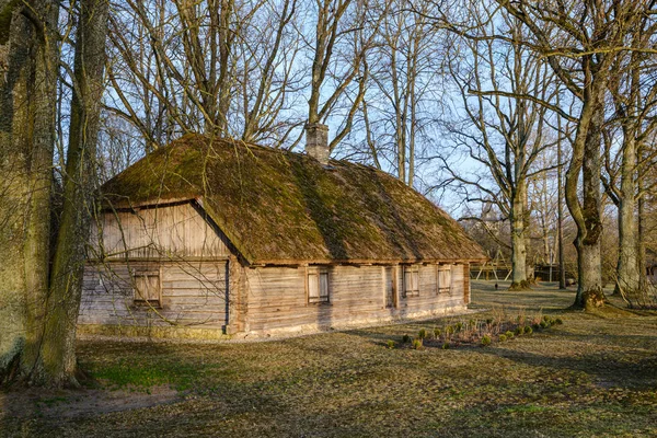Struktur bangunan papan kayu tua di pedesaan — Stok Foto