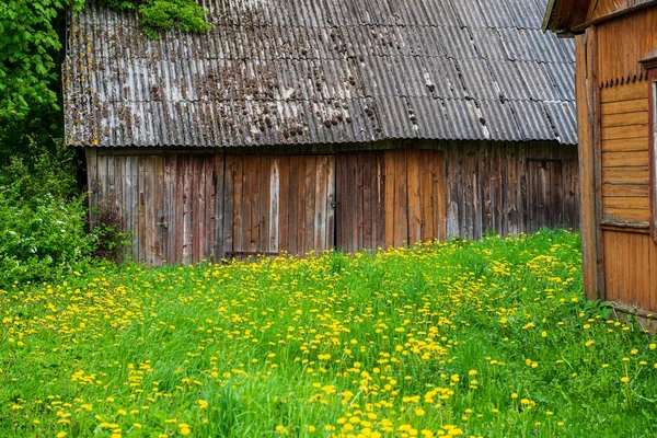 田舎の古い木製板の建物構造 — ストック写真