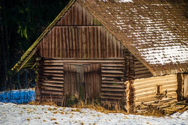 Kırsal eski ahşap kalas yapı yapısı — Stok fotoğraf