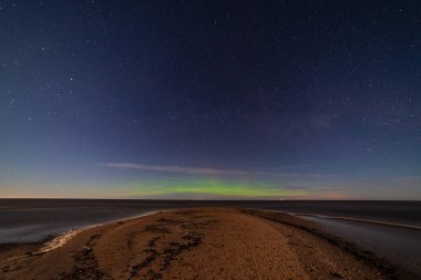 uzun pozlama atış yıldız ve bulutlar ile gece gökyüzü