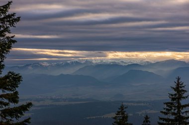 slovakya tatra dağ zirveleri kış aylarında kar altında