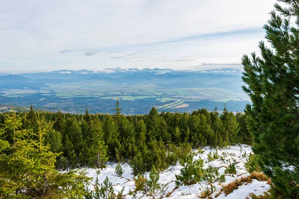 Slovakia tatra mountain tourist hiking trails under snow in wint — Stock Photo, Image