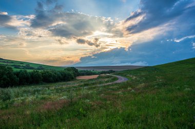 Slovakya 'da Tatra Dağları üzerinde dramatik bulutlar