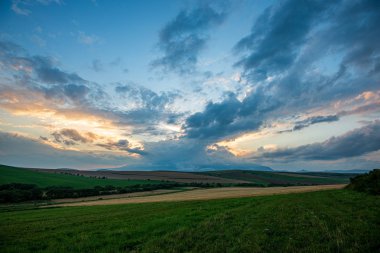 Slovakya 'da Tatra Dağları üzerinde dramatik bulutlar