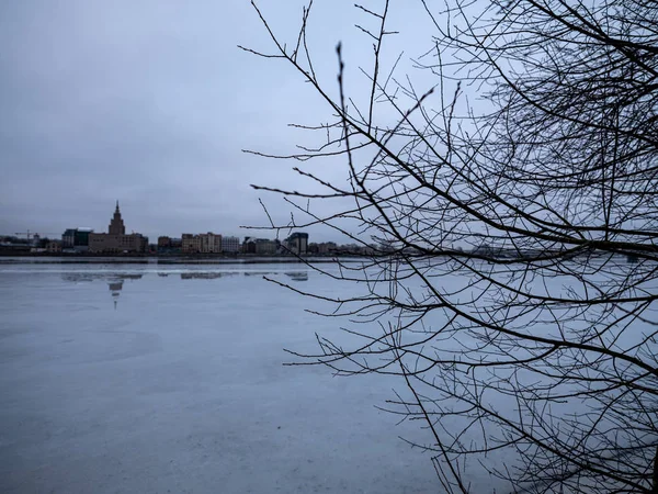 Pieces of frozen ice in the lake in dim winter day — Stock Photo, Image