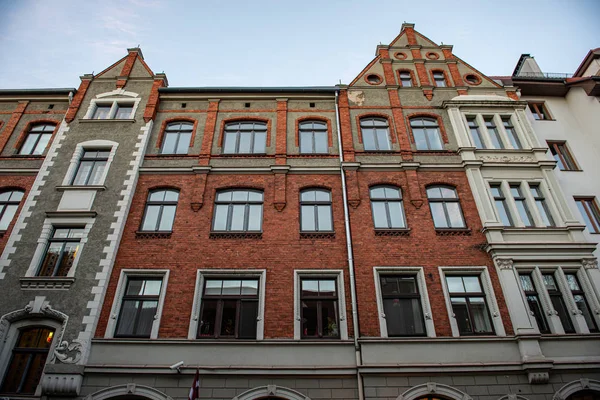 Detalles de la arquitectura del edificio en el centro de Riga, Letonia — Foto de Stock