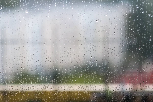 Капли дождя на стекло — стоковое фото