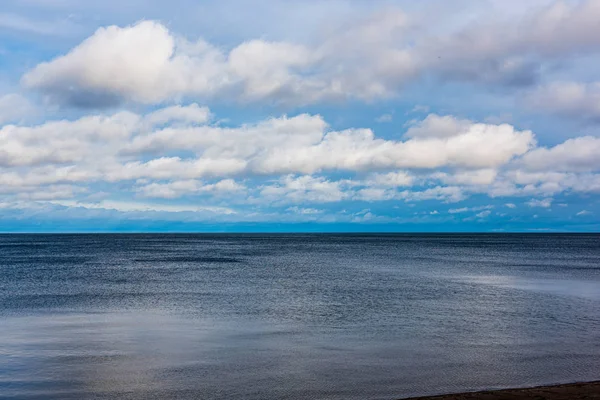 Windy sea beach with white sand and blue water — ストック写真