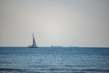 tekne ile hiçbir kişi ile boş beyaz kum plaj