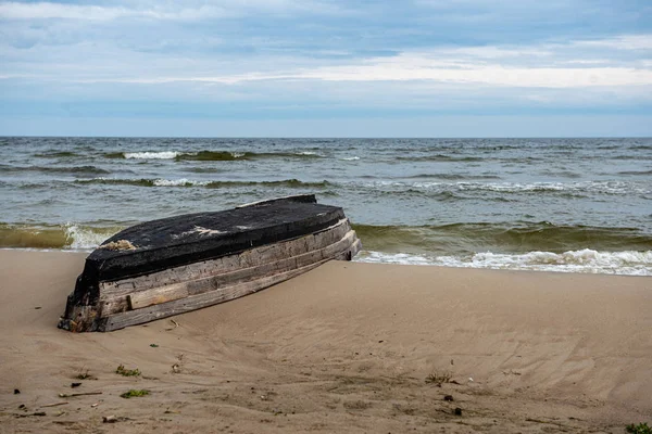 Leerer weißer Sandstrand ohne Bootsflüchtlinge — Stockfoto