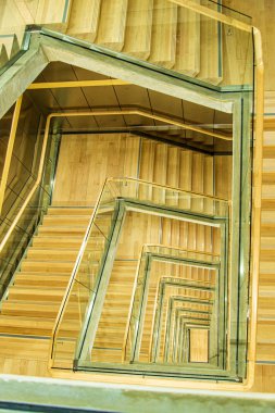 Modern binada merdivenler.