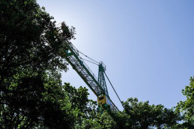 doğada inşaat vinç kaldırma şeyler