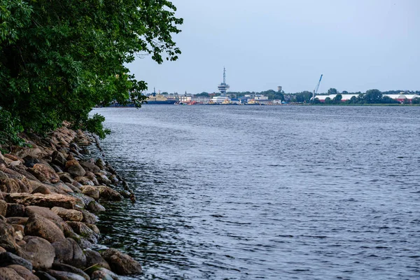 Cargo Shipping terminals in Riga, Letland met hoge wind en stof — Stockfoto