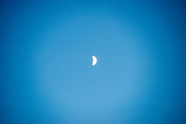 Blue sky with clouds and plane trails — Stock Photo, Image