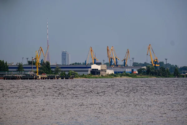 Güterterminals in Riga, Lettland bei starkem Wind und Staub — Stockfoto