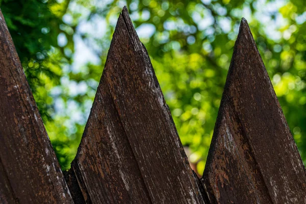 Detalhes cerca de jardim no campo casa — Fotografia de Stock