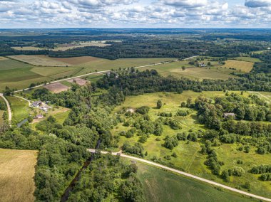 yaz akşamı doğal kırsal görünümü