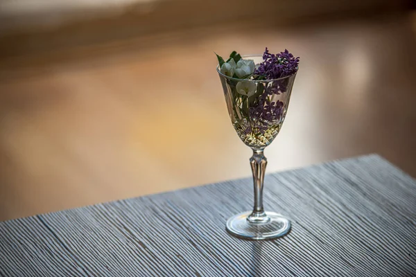 flowers in the glass vase in apartment