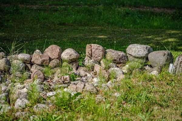 Motif texturé en brique et pierre dans la nature — Photo