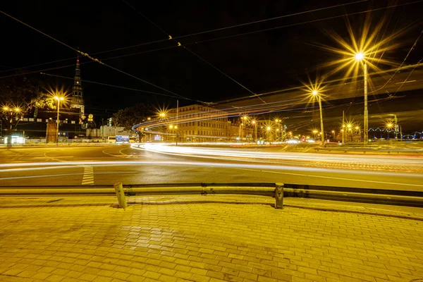 拉脱维亚里加市的全景 拉脱维亚首都 夜间有街灯 — 图库照片