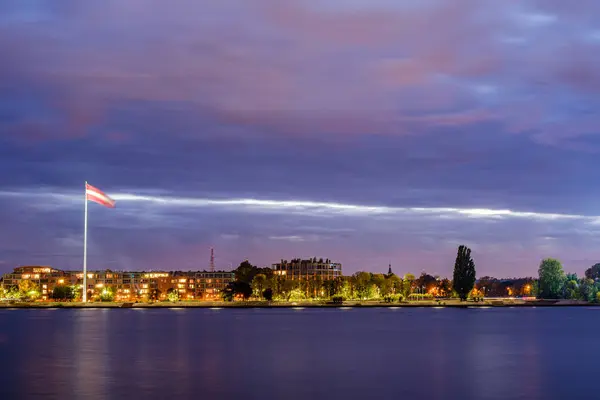 Panoramatický Výhled Město Riga Lotyšsku Hlavní Město Lotyšska Noci Pouličními — Stock fotografie