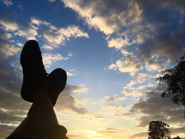 Feet Background Evening Sky — Stock Photo, Image