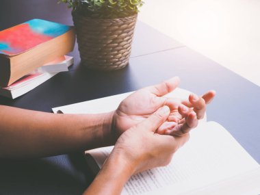 Kronik el ağrısı, ofis sendromu ya da nöropati ve avuç içi uyuşukluğu.