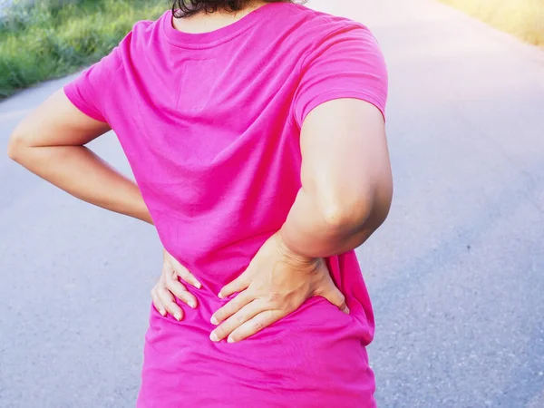 Mujeres Que Sufren Dolor Espalda Crónico Inflamación Muscular Severa Hernia —  Fotos de Stock