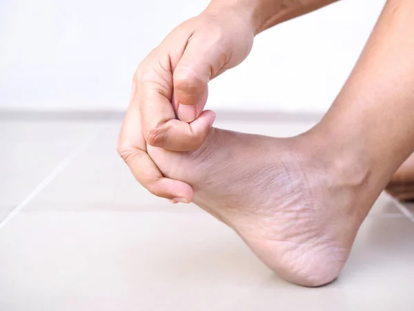 Dolor Cuerpo Con Dolor Los Pies Dedos Los Pies Dolor — Foto de Stock