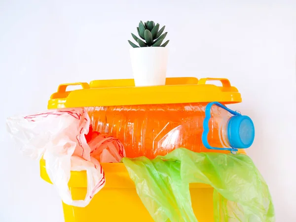 Earth Environment Concept Yellow Trash Recycling Bins — Stock Photo, Image