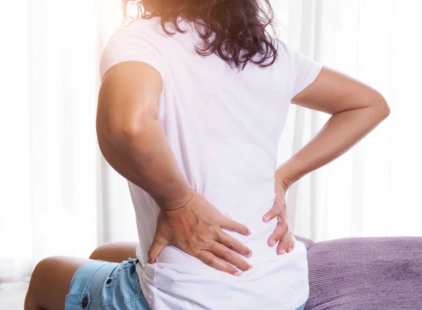 Aziatische Vrouwen Rugpijn Lumbale Spierpijn Skeletspierstelselproblemen Kantoorsyndroom — Stockfoto