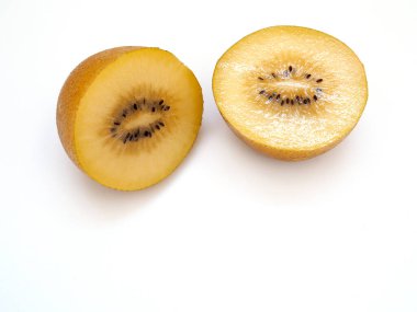 Meyve suyu yapımında kullanılan altın kivi meyvesi. Ya da sağlık için diyet