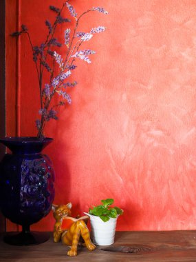 Oturma odasında içi rahat küçük bir yer..