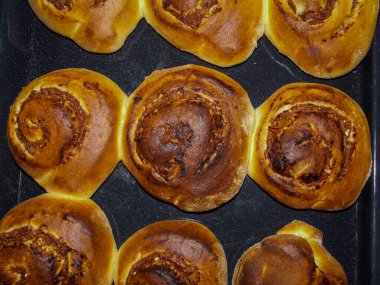 Sağlıklı tarçınlı rulo makroyu yaklaştır.