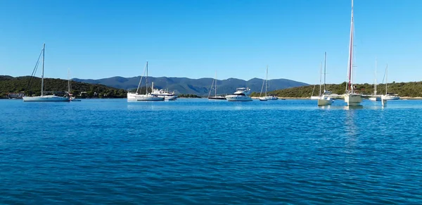 Ancorato Barca Lusso Marine — Foto Stock