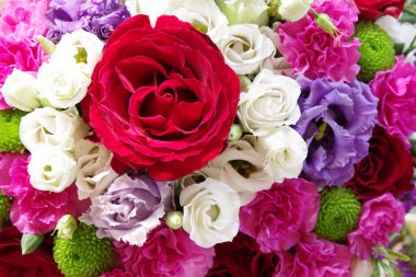 Güzel bir buket çiçek. Kapat.