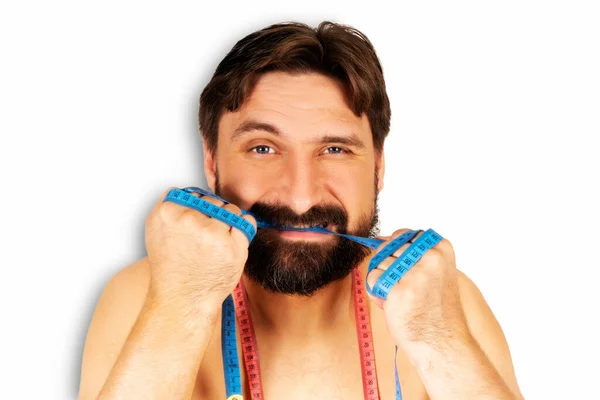 Adamın ağzında mezura var..