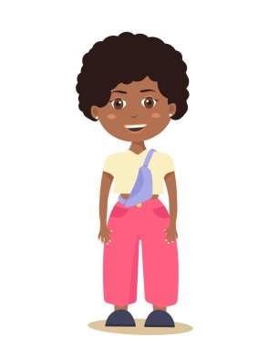 Düz bir tarzda genç, modaya uygun bir Afro-kadının vektör çizimi. Siyah saçlı, pantolonlu, bel çantalı pembe elbiseli kız. beyaz arkaplanda izole edilmiş.