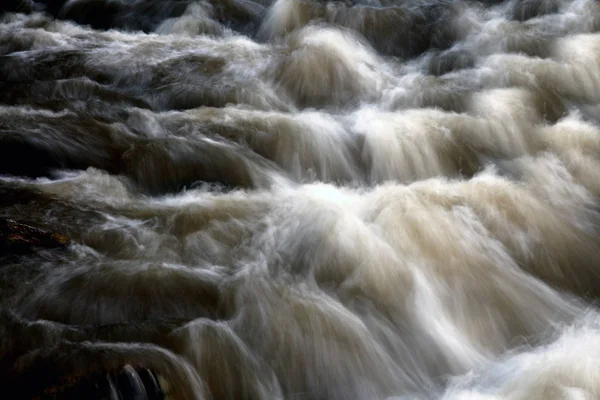 Raging River Flood Água Com Espuma Branca — Fotografia de Stock